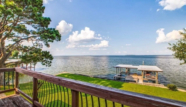 Lake Front Home on Lake Livingston, Coldspring Texas!