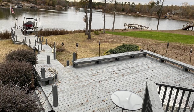 Lake Front Home on Lake Wateree With Easy access to Dock and kayaks