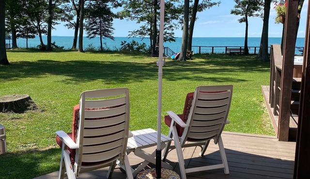 Lake Front Home. Private stairs to private beach and bay. upscale 5 bedroom home