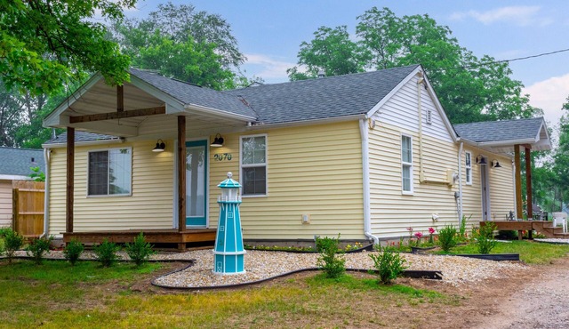 Lake front home with access to two lakes, large yard and RV hookup available!