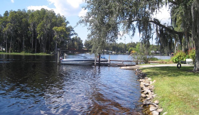 Lake Front Home with Great Fishing, Boating and Golf Nearby