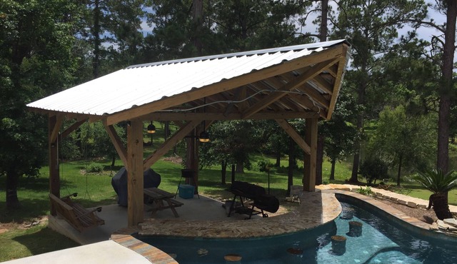 Lake front home with swimming pool!