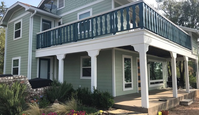 Lake Front Home with Views! 10 miles from Downtown