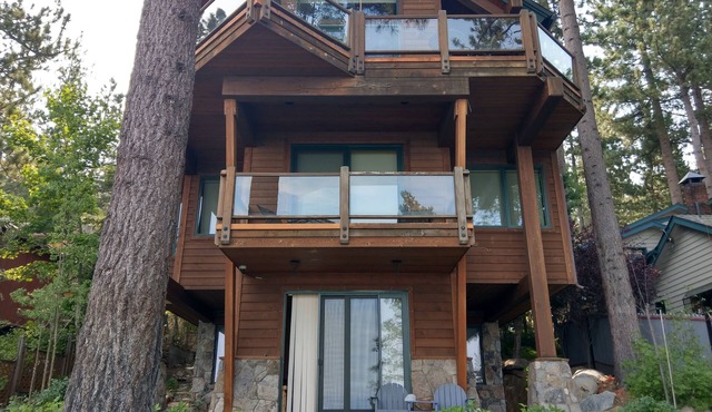 LAKE FRONT HOME WITH SUPER VIEWS, Lake Tahoe Nevada NO DISCOUNTS GIVEN