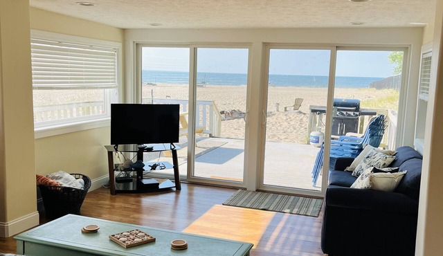 Lake front home with sandy beach!