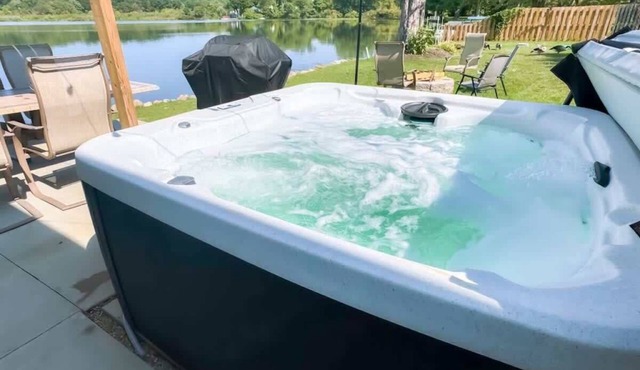 Lake Front|Hot Tub|Kayaks|Fire Pit|Sleeps 10