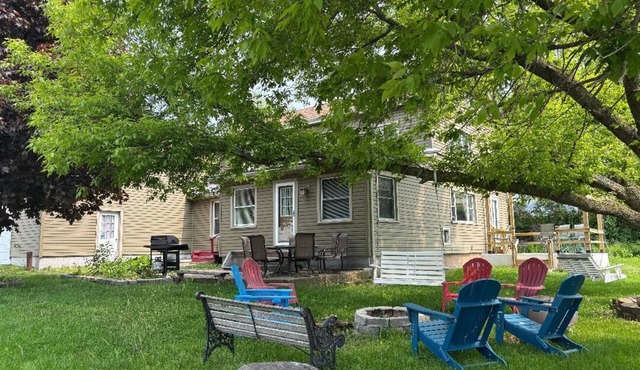 Lake Front House in Beautiful Guffin Bay, Chaumont