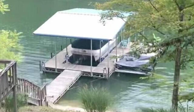 Lake Front House in Caryville with Private Dock, 5 minutes from I75/Twin Cove!