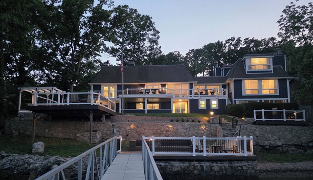 Lake Front House ~ Private Dock/Hot Tub/Game Room/Beach