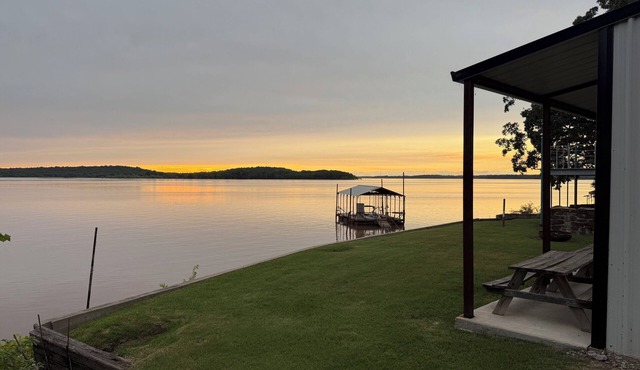 Lake Front House with Private Dock and boat rental available! Lake Eufala