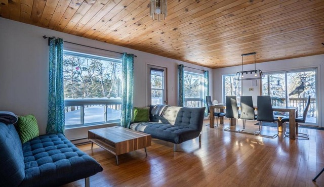Lake front in the woods Newly furnished
