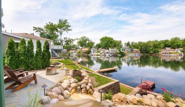 Lake Front|Kayaks|Huge Game Room|Sleeps 8