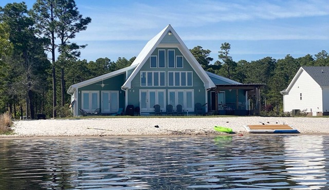 Lake front living with private sandy beach!
