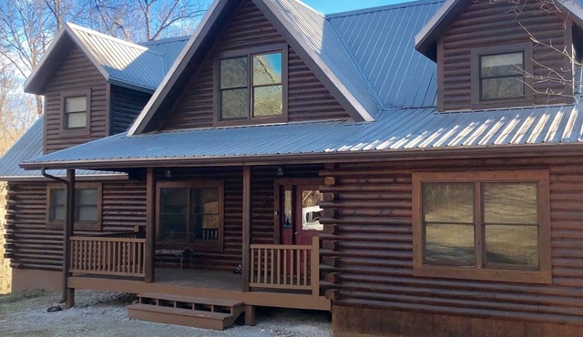 Lake Front Log Home.12 Acres on Private Cove