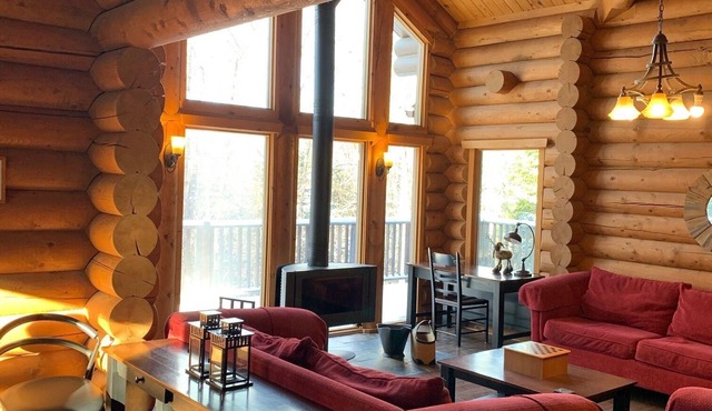 Lake front Log home 7 bedrooms