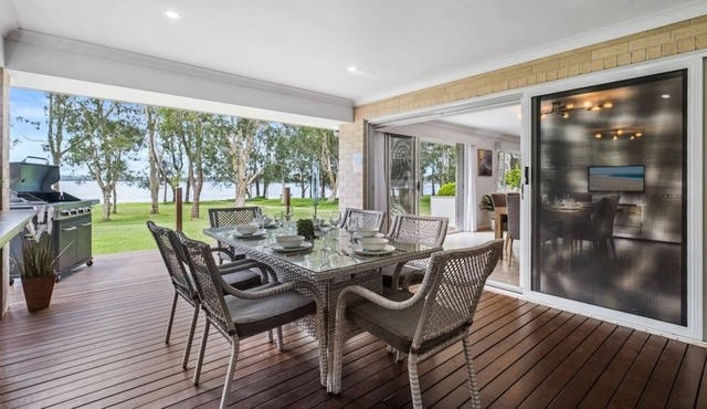 Lake Front Luxury at Lake Macquarie