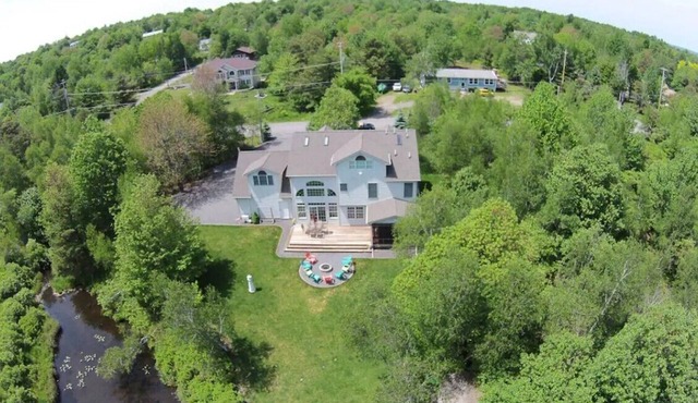 Lake Front-Luxury Retreat- Hot Tub- Game Room