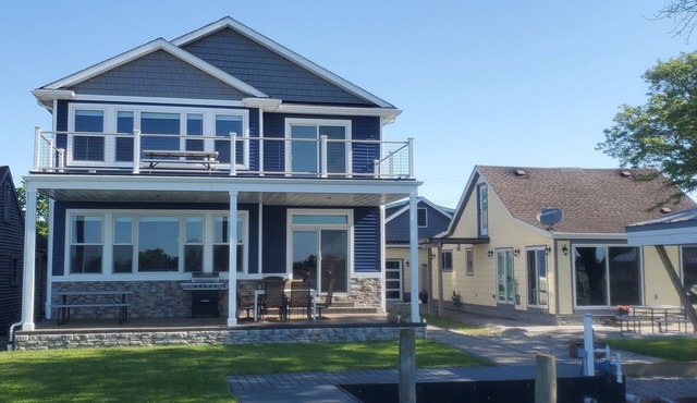 Lake front luxury new house located across from famous Cabana Blues Resort