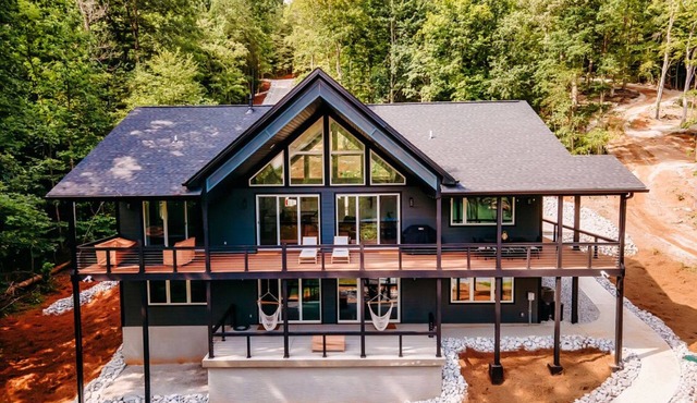 LAKE FRONT - New Build, No Steps to Lake, Quiet Cove, Big Creek -Seasonal Water