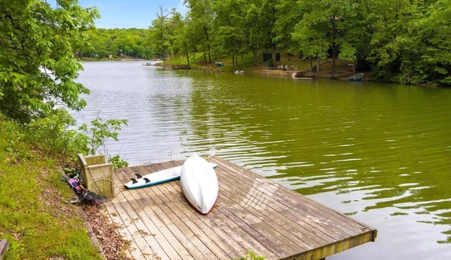 Lake front - Newly renovated - Gorgeous Views - Close to trails!