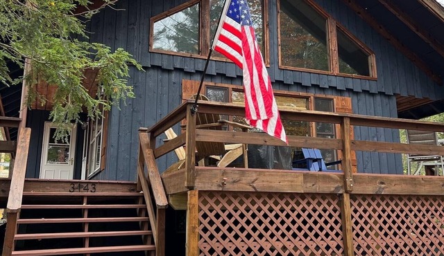 LAKE FRONT! Newly updated Cabin with a private beach. Great Location!