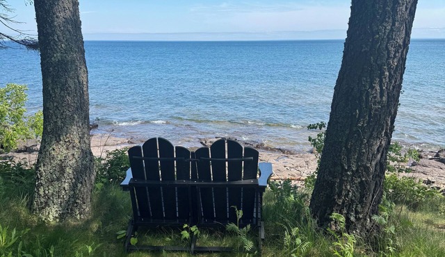 Lake Front North Shore Cottage.
