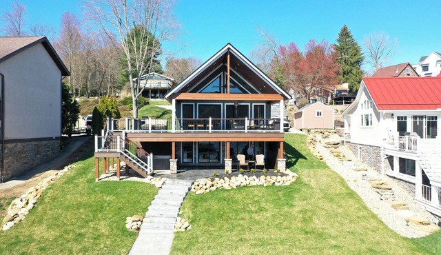 Lake Front Paradise-Dock, Deck, Hot Tub, Lake & Sunrises-