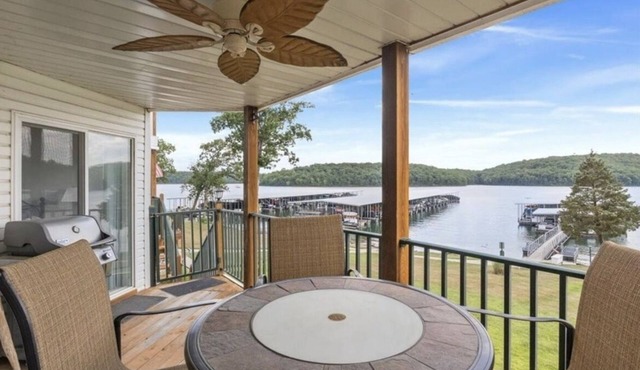 ~ Lake Front ~ Parkview Paradise ~