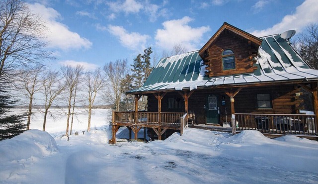 Lake Front, Pet-Friendly Cabin with Canoe and lake views