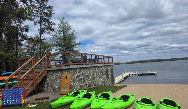 Lake Front | Pontoon | Private Beach | Hot Tub