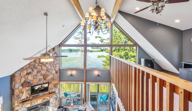 Lake Front property on Fine Lake! Amazing Views!! Pet Friendly