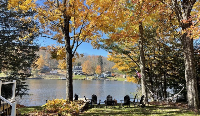 Lake front property! Just steps away from the lake! fishing, kayaking, skiing!