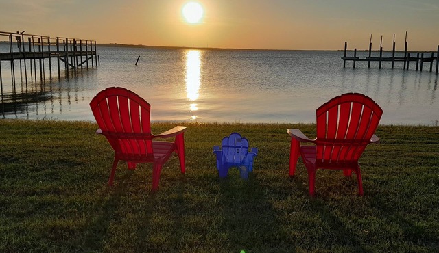 Lake front property on main body of the lake,we still have water!With Game Room!