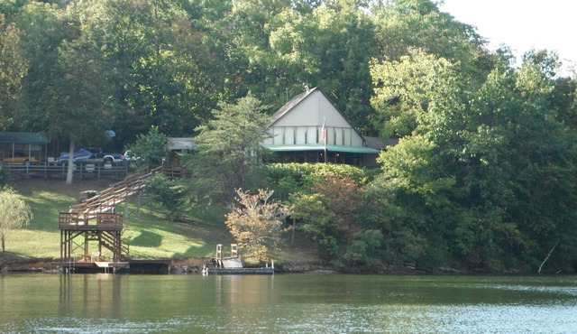 Lake Front Property On Quiet Cove only 3 min. off I-81 on Claytor Lake VA