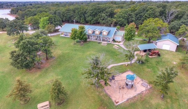 LAKE FRONT Property; Secluded & Private; Sleeps 18; Located 30 miles from OKC