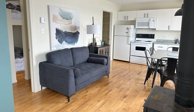 Lake Front Renovated Cottage for Rent