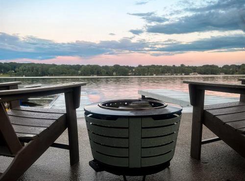 Lake Front Retreat Kayak Paddleboard Fishing