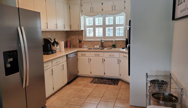 Lake Front Retreat! Sleeps 10