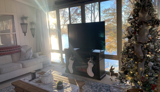 Lake Front Retreat! Sunset Escape on Logan Martin Lake!