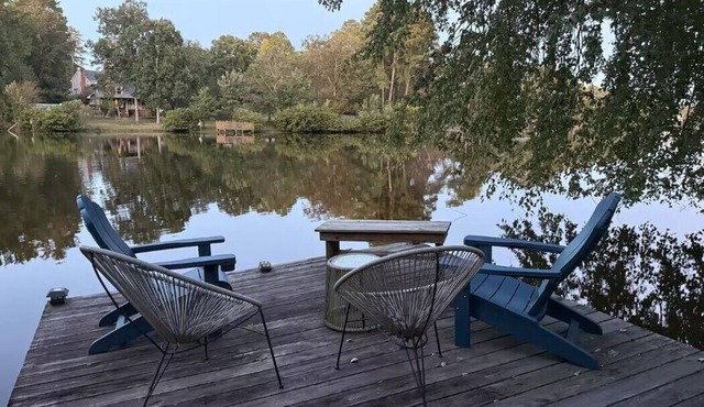Lake Front Retreat, 3 BDR, Pet Friendly!