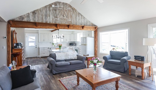 Lake Front Retreat with boat access and private beach