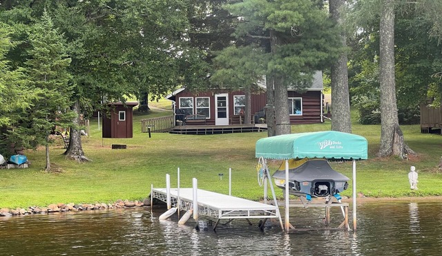Lake Front Rustic Log Cabin in the heart of Chequamegon National Forest