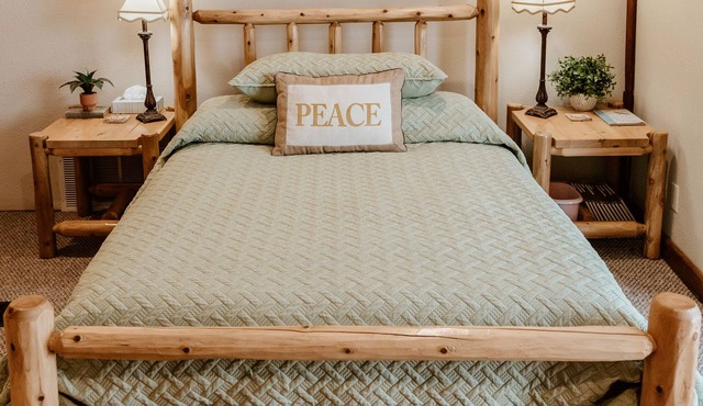 Lake Front Rustic Suite Rental