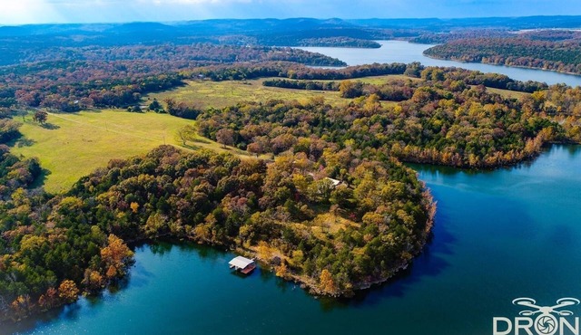 Lake front secluded house w/private boat/swim dock on 242 acre cattle ranch.