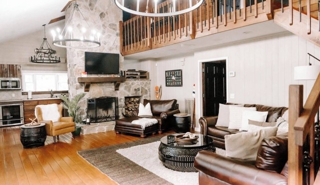 Lake Front+Sleeps 17+UTV+ Sunset Views+Game Room+Boathouse+Seawall+Outdoor Fire