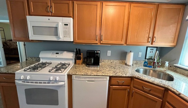 Lake Front Sunset Bay Cottage on Patterson Chain of 7 Lakes 3BR, 1BA