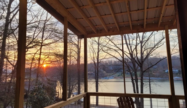 Lake Front Tiny Home on beautiful Lake Chatuge