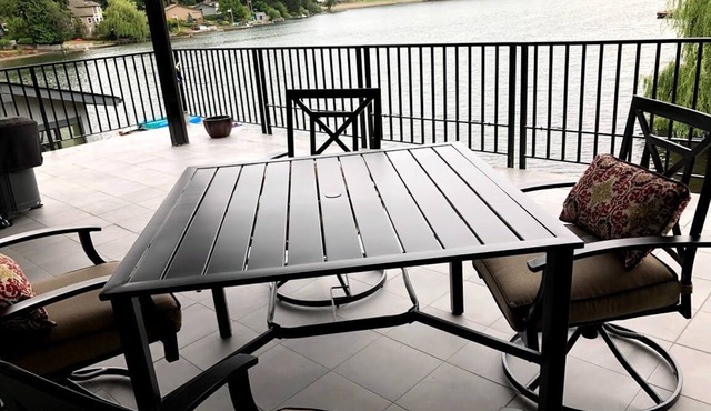 Lake front - Upper floor - no animal- allergies