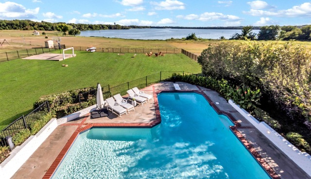 Lake Front Villa *PrivatePool/Jacuzzi* Sleeps 16
