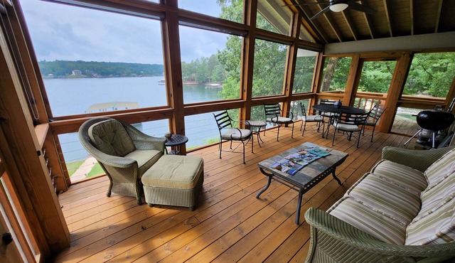 Lake Front w/Sunset Views, Screened-in Porch/1x Boat Slip/2x Kayaks